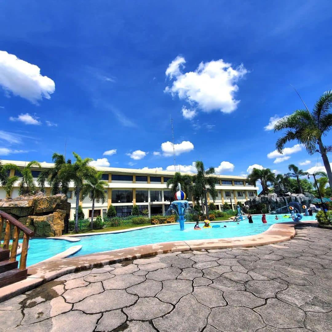 Klir Waterpark Resort And Hotels Guiguinto Eksteriør billede